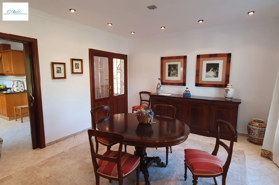 mansion in Oliva for sale, built area 210 m², year built 1995, condition neat, + stove, plot area 849 m², 4 bedroom, 3 bathroom, swimming-pool, ref.: RA-0921-11