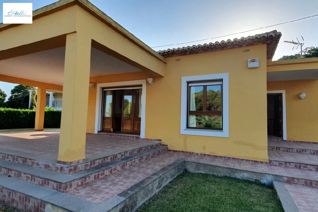 mansion in Oliva for sale, built area 210 m², year built 1995, condition neat, + stove, plot area 849 m², 4 bedroom, 3 bathroom, swimming-pool, ref.: RA-0921-5