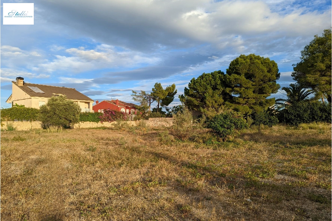 residential ground in Denia for sale, air-condition, plot area 1315 m², swimming-pool, ref.: BP-C3XY8042DEN-1